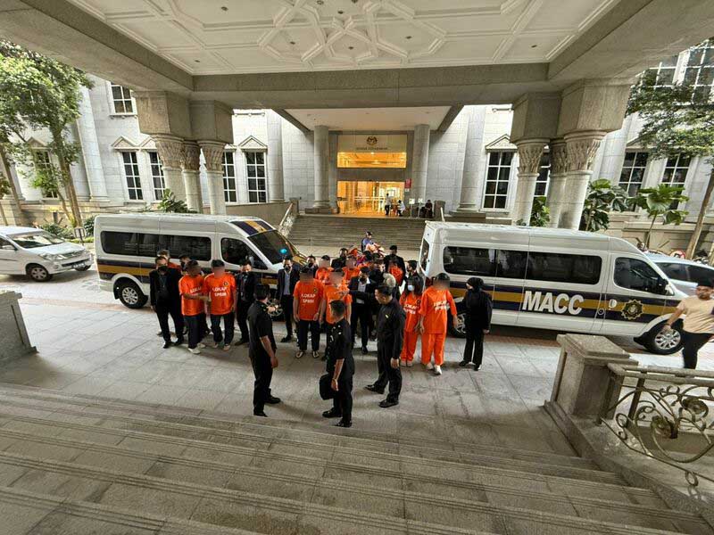 嫌犯被押往布城推事庭申请延扣。