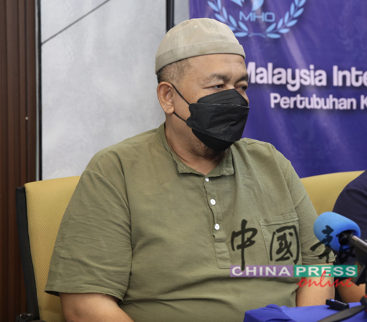 艾比指有关公司，在他要求拿回资金时，竟要他寻找新的投资者取代其位。