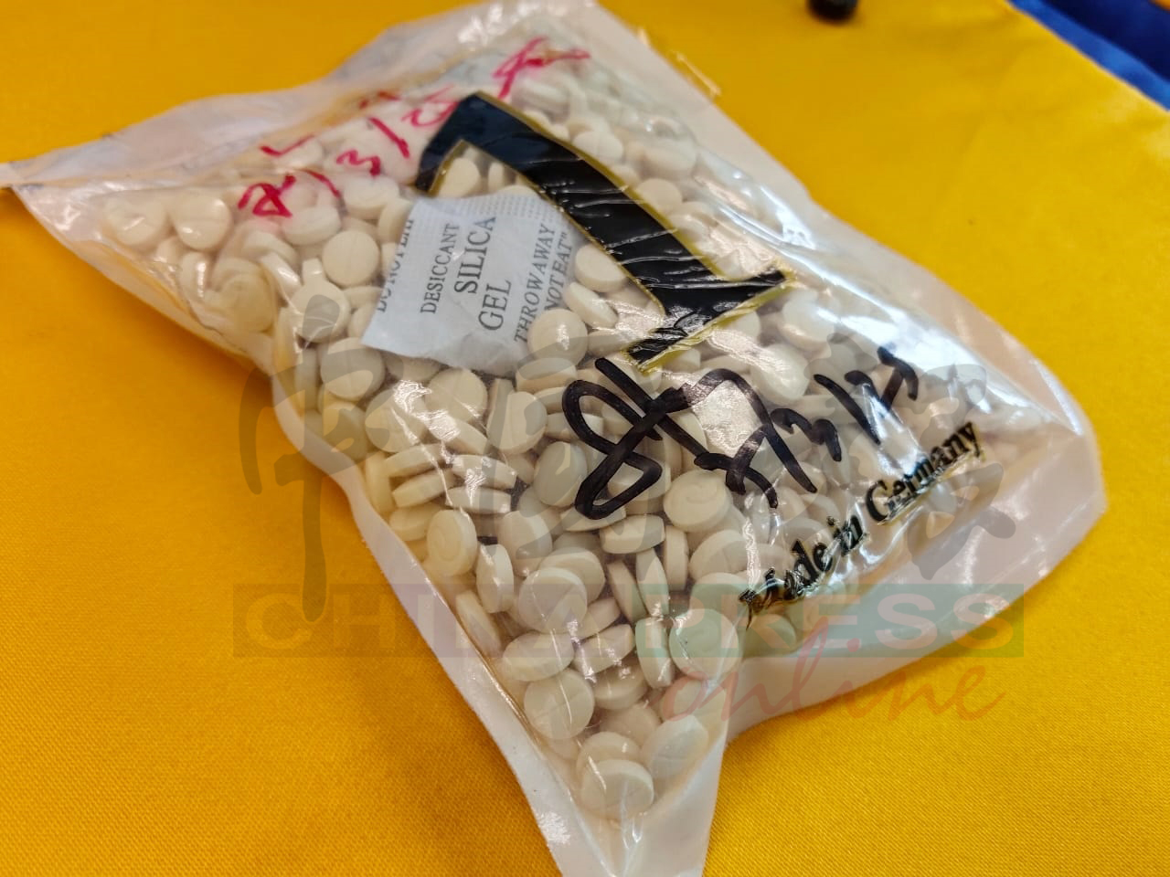 “安非他命”藏沙发企图掩人耳目，最终还是难逃法网被揭发。