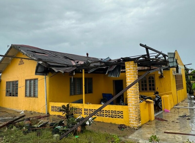 龙卷风所经之处皆一片狼藉，许多民房也因此损毁。