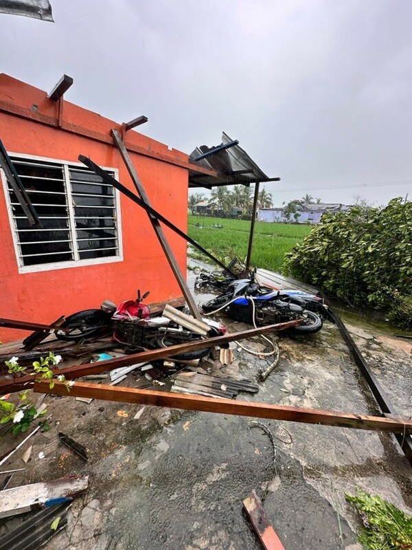 龙卷风所经之处皆一片狼藉，许多民房也因此损毁。