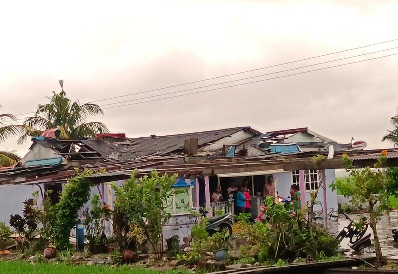 龙卷风所经之处皆一片狼藉，许多民房也因此损毁。