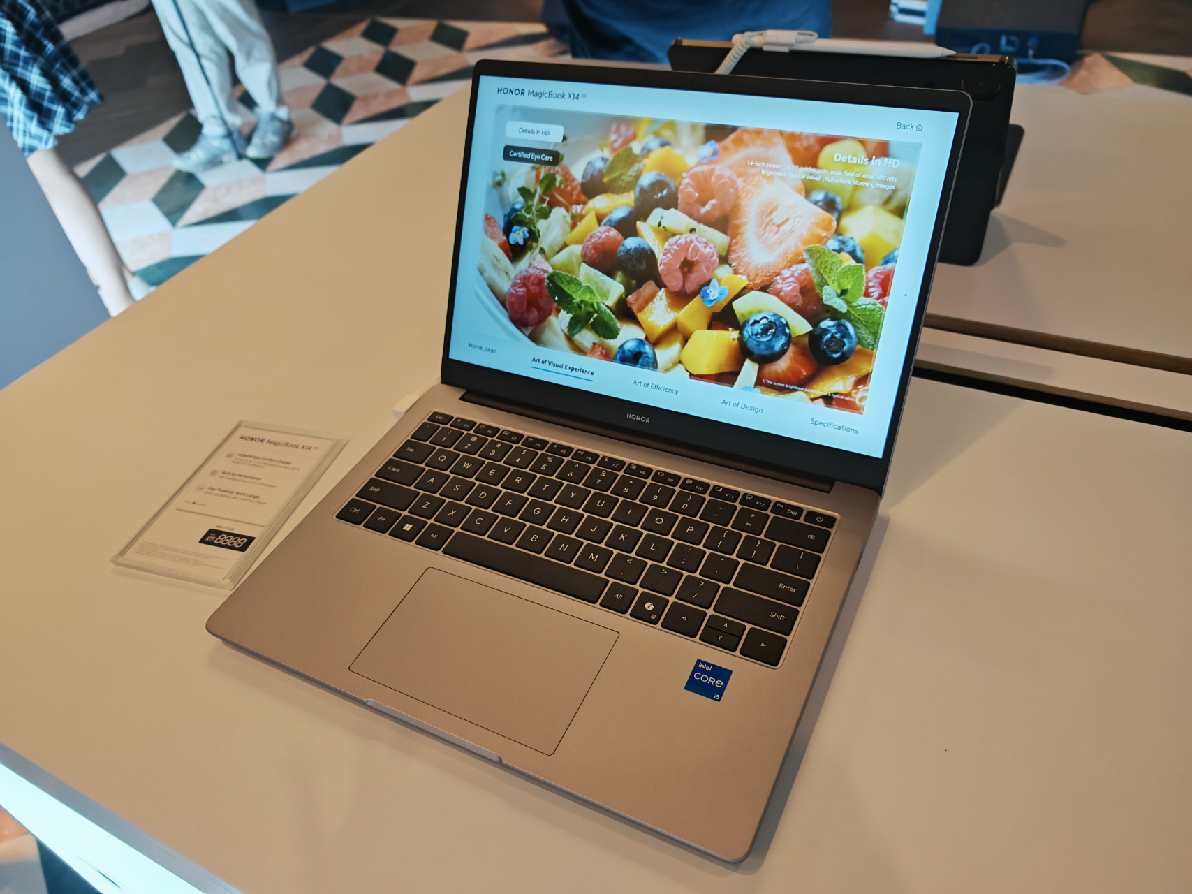 ■MagicBook X14 2025版笔电配置高清屏幕和强大处理器，同时确保长时间续航，助力学习和办公。