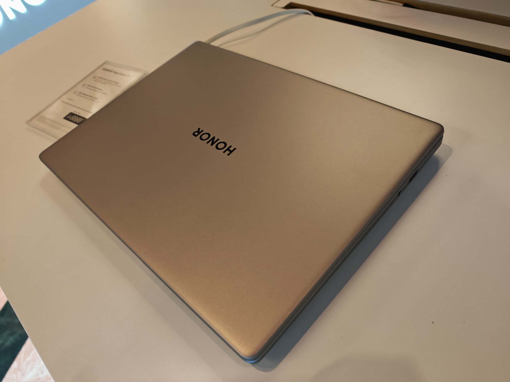 ■MagicBook X14 2025版笔电配置高清屏幕和强大处理器，同时确保长时间续航，助力学习和办公。