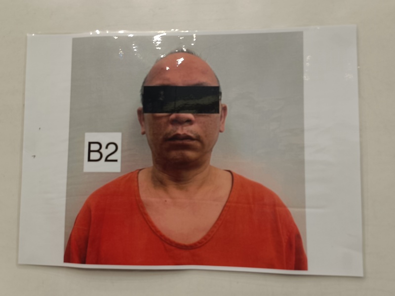 2名嫌犯是在咖啡店喝茶时被警方逮捕。
