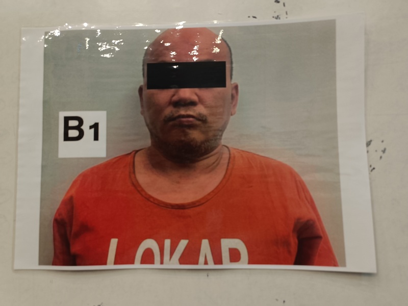 2名嫌犯是在咖啡店喝茶时被警方逮捕。
