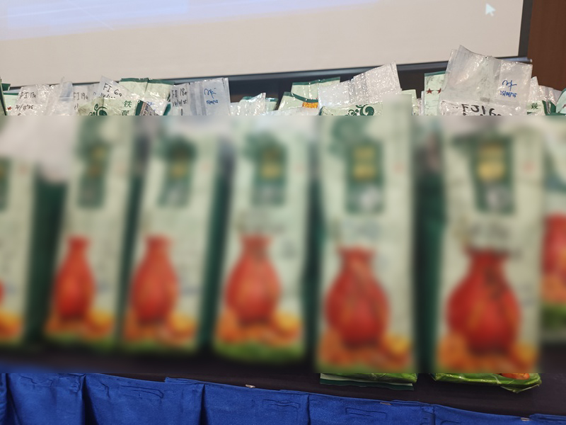 贩毒集团用茶叶包装藏毒，但据了解，该包装袋所印制的茶品并没有在市面上贩售。
