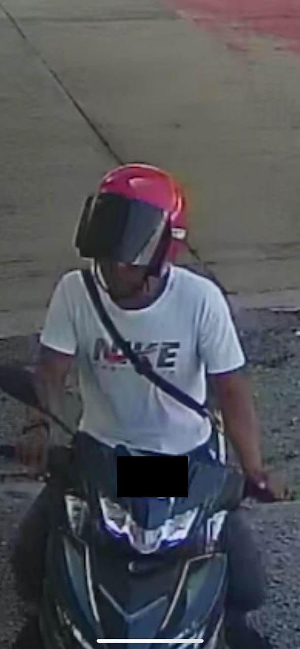 男子在油站厕所捡到包包后，盗提银行卡。
