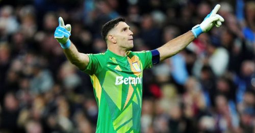 英超｜马丁内斯含泪谢场 疑似向维拉球迷道别