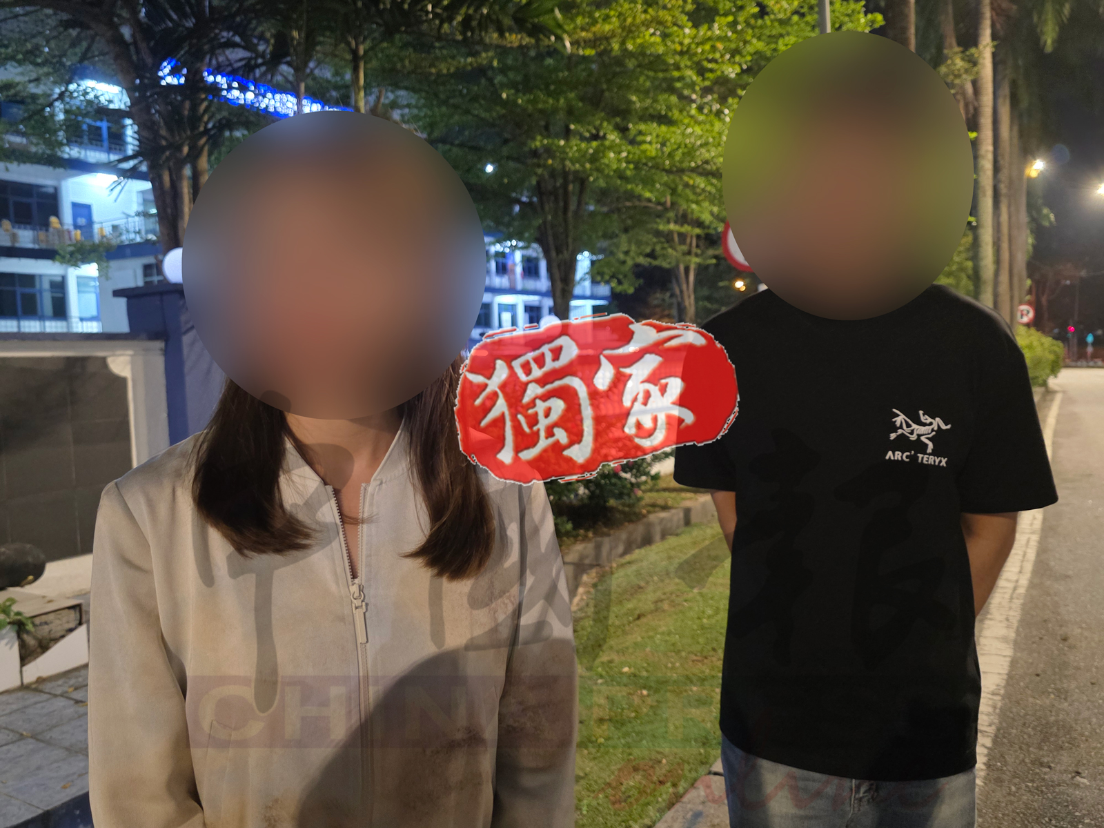 程女士（左）和丈夫叶先生（右）在安邦警区总部外接受《中国报》的访问。