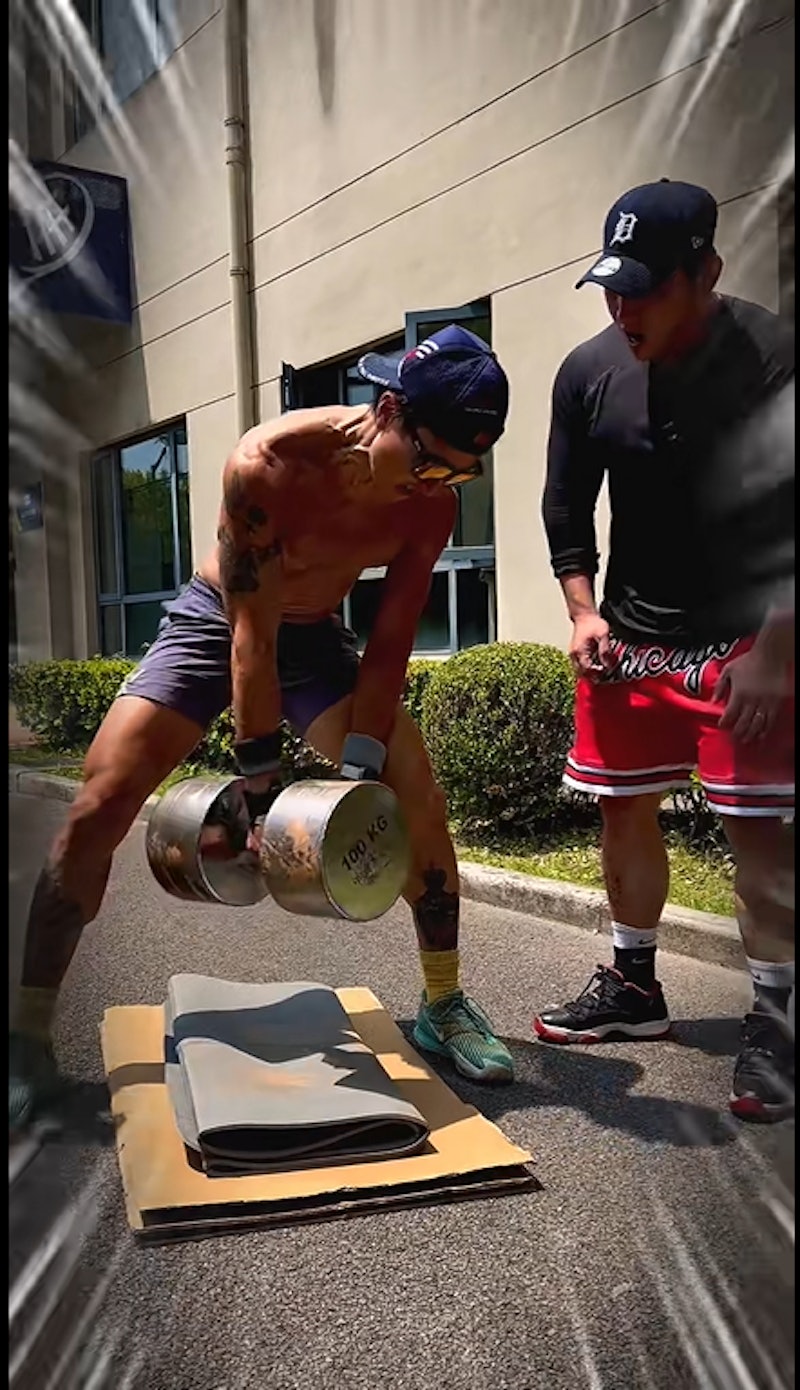 吴尊轻松完成。