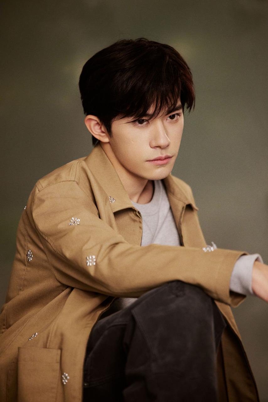 易烊千玺年纪轻轻已成就非凡。