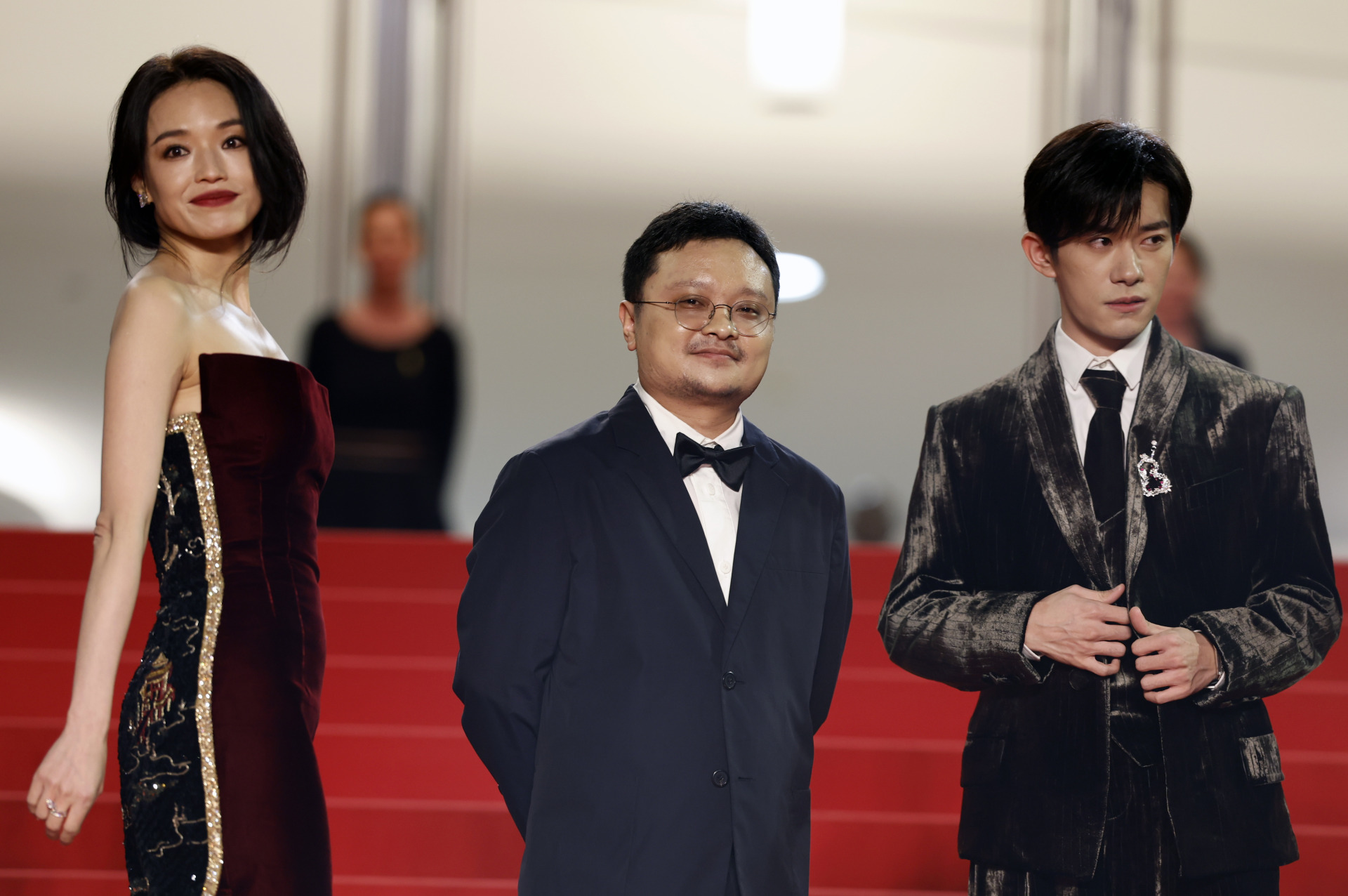 舒淇低胸礼服登红毯 获赞“东方美神降临”