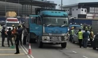 车祸涉及一辆载沙石罗厘。（取自社媒）