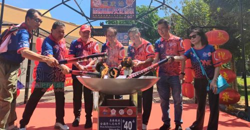 快艇传递 龙舟接力 文化节火炬行 正式引爆