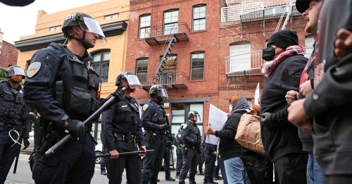 抗议特朗普示威 旧金山警方：60人被捕