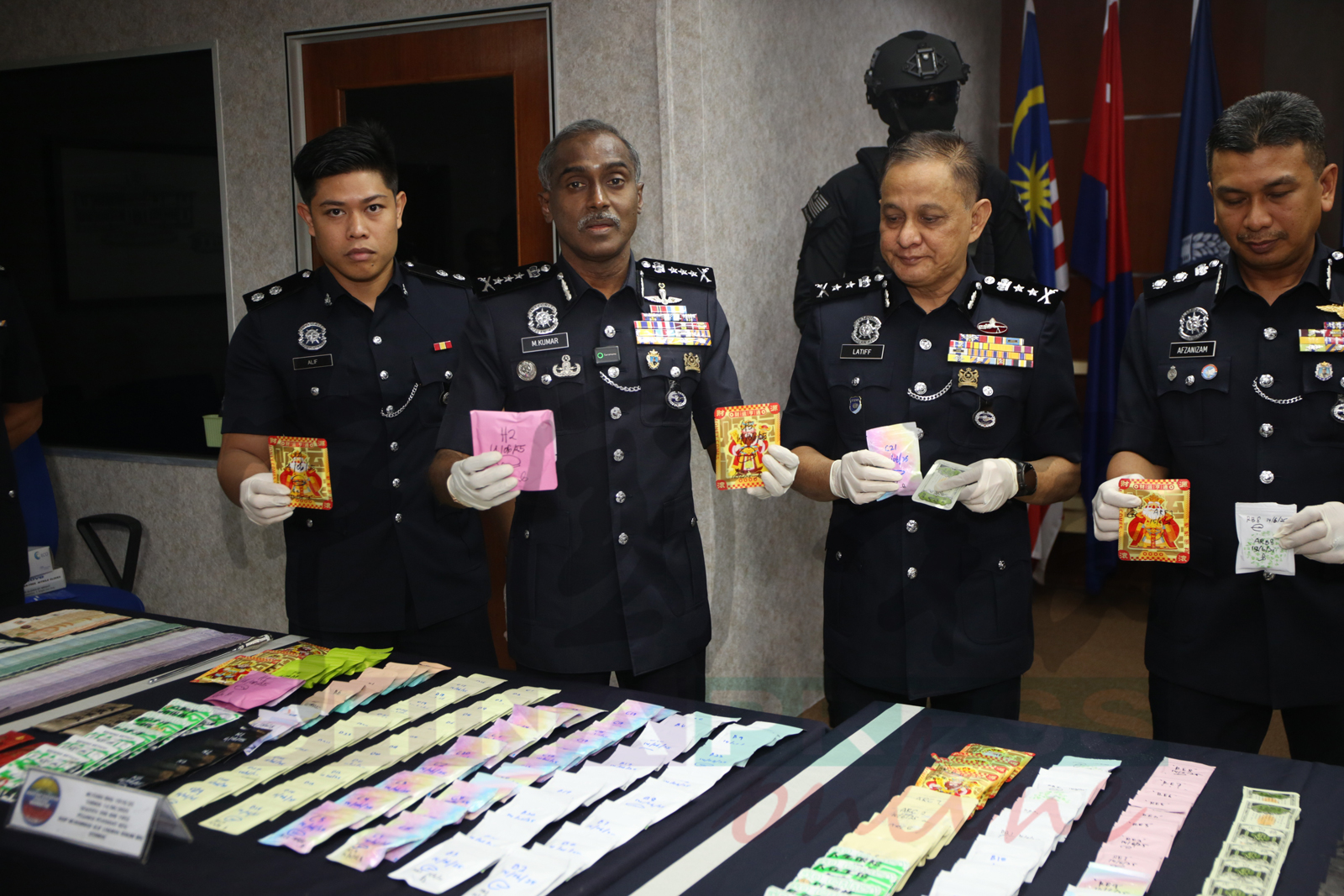 100克的毒品（粉色包装）售价约300令吉至350令吉。