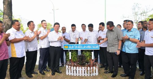 峇都交湾桂花城大道 即起更名“敦阿都拉阿末巴达威路”