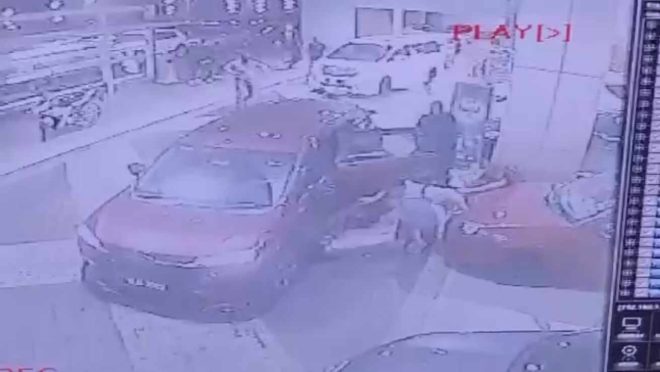 黑帮午夜仇杀｜逃命过程不慎摔倒 死者东躲西闪 仍避不过“死神”