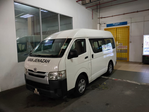 黑帮午夜仇杀｜逾10黑衣男女抵太平间 为2死者办理身后