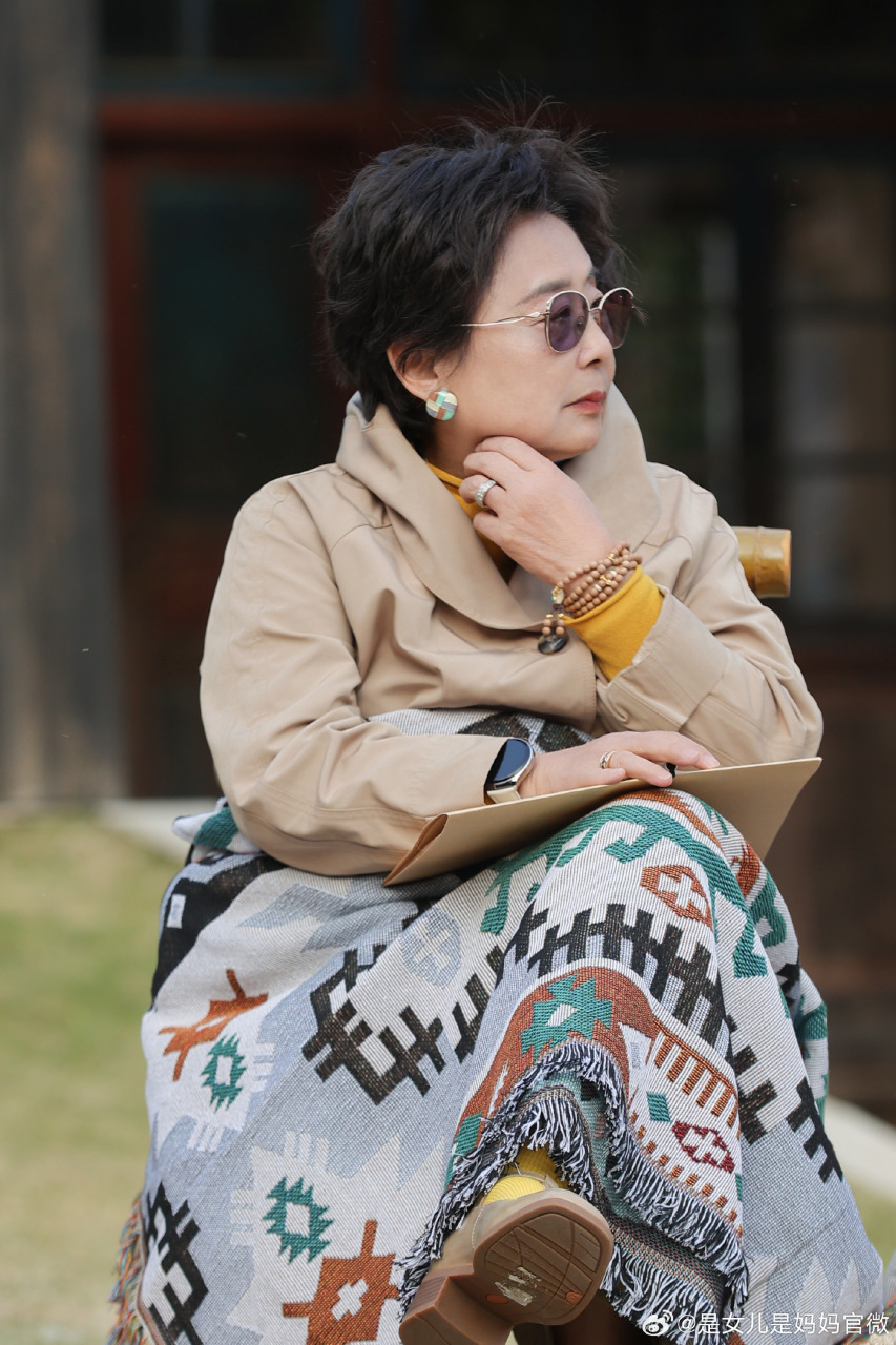 “星女郎”24岁闪嫁富商 妈妈看电视才得知