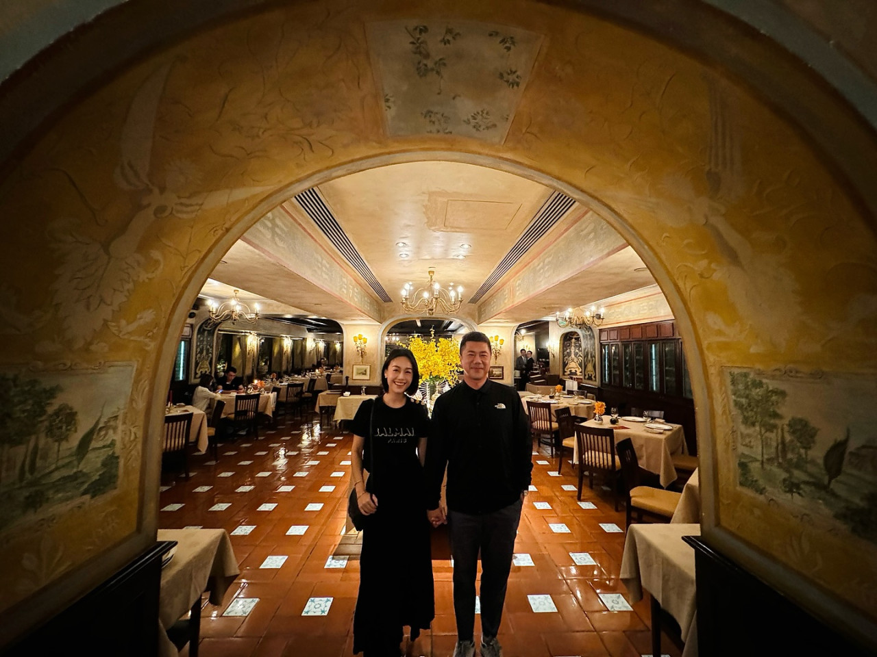 黄心颖婚后与老公频繁出国旅游。