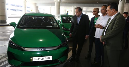 陆兆福吁电召车平台  扩大电动车车队