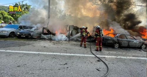 修车厂遭火劫 5车烧成焦铁