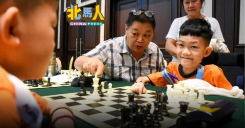 国际象棋赛引注目 轮椅兄弟自信满满