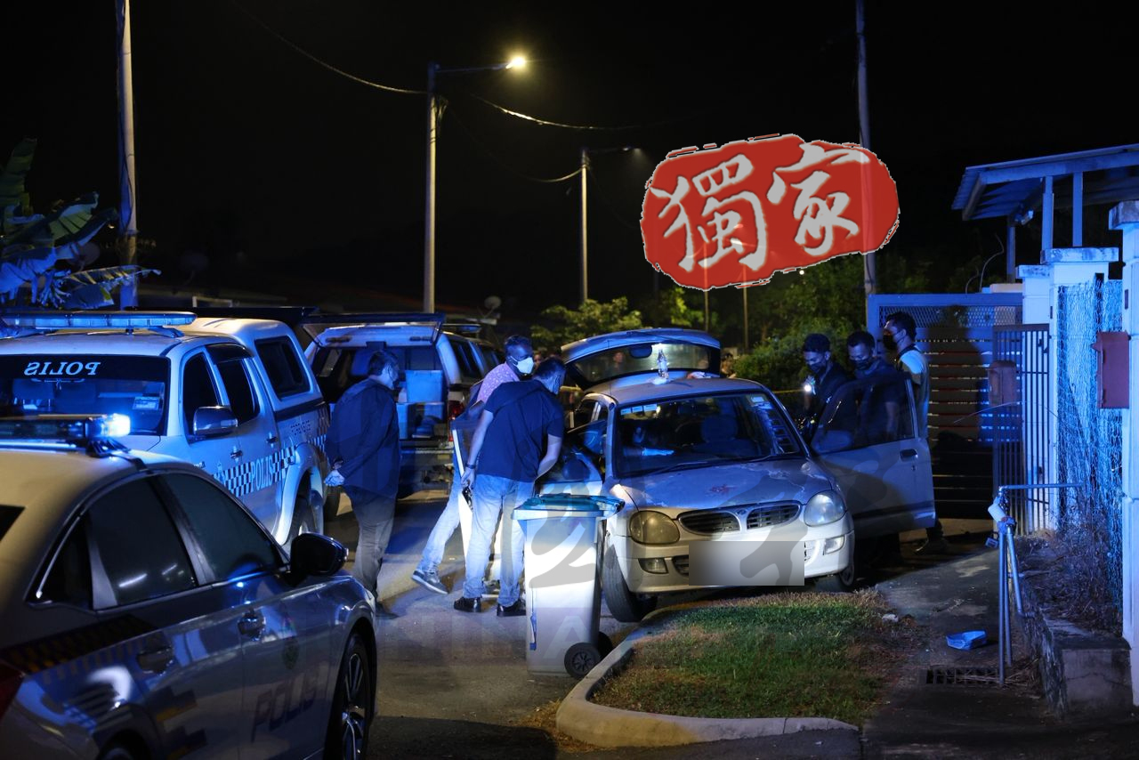 警方在现场调查，确认疑似属于死者的轿车。