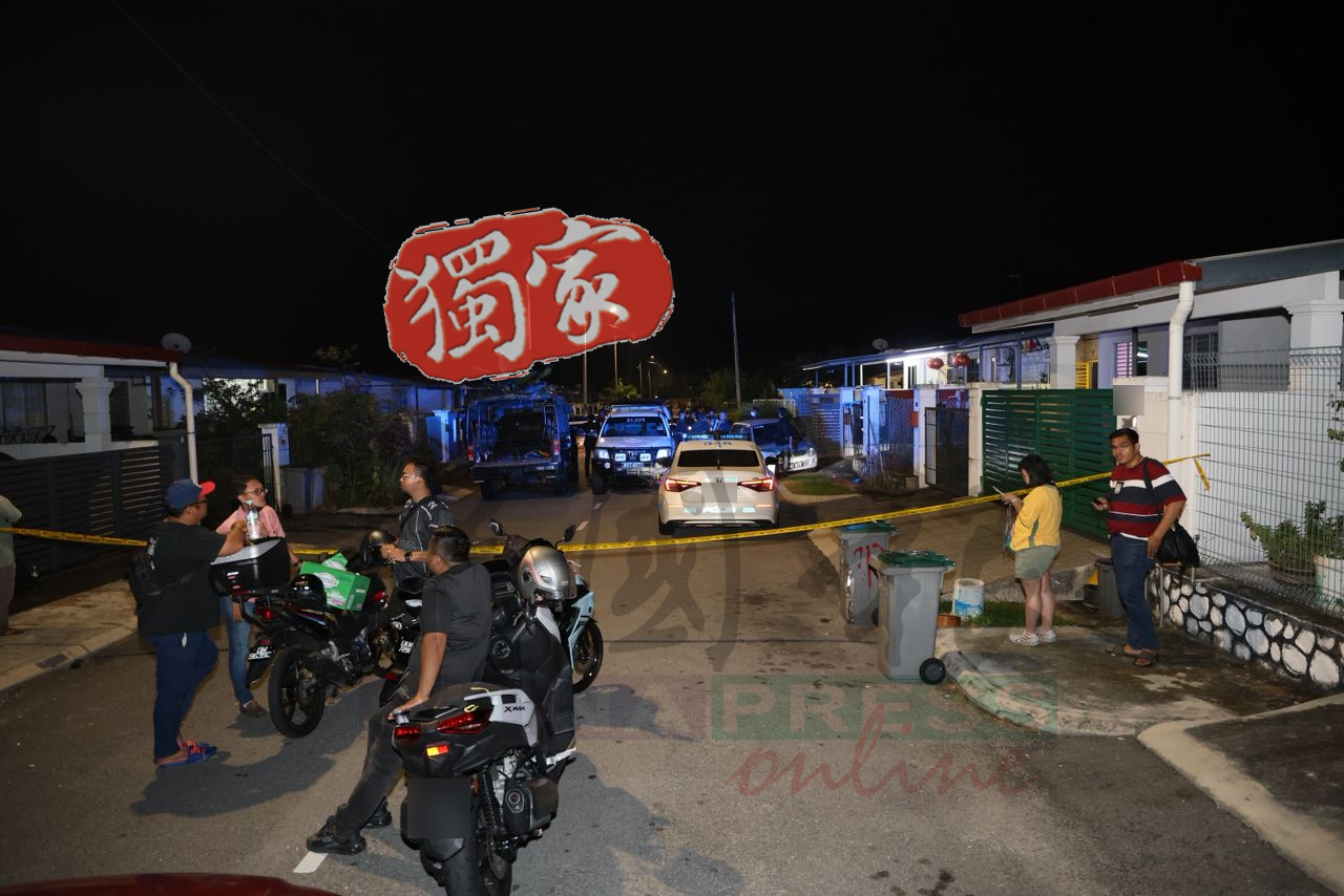 警员向邻居了解死者一家平日的生活状况与背景。