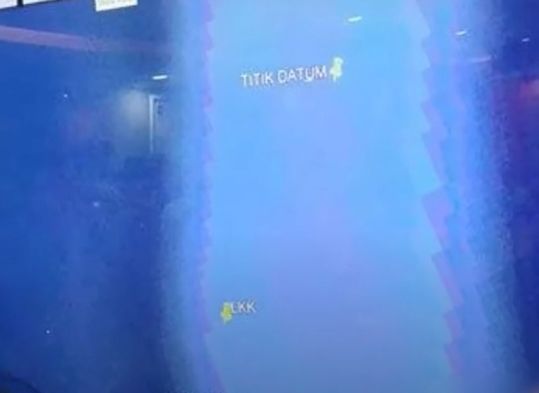 搜救队在峇厘海峡的海床发现疑似沉没渡轮的残骸。