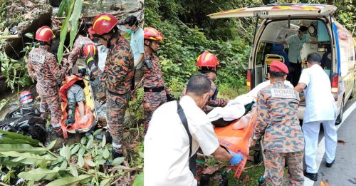 摩哆撞下山谷 男女都受伤