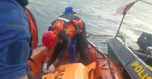 印尼渡轮沉船惨剧 死亡增至10人 潜水员继续打捞