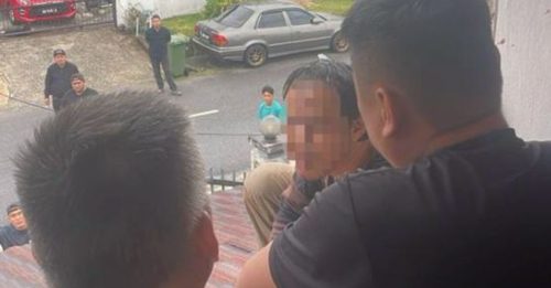 瘾君子刚出狱又惹祸 持刀爬屋顶与警对峙4小时