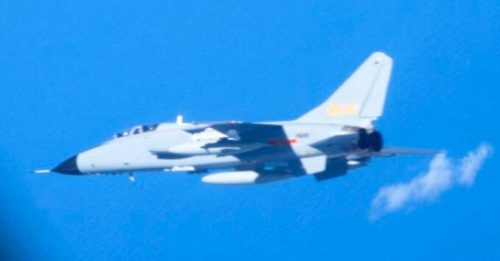日方批解放军歼轰-7 东海过度接近自卫队飞机