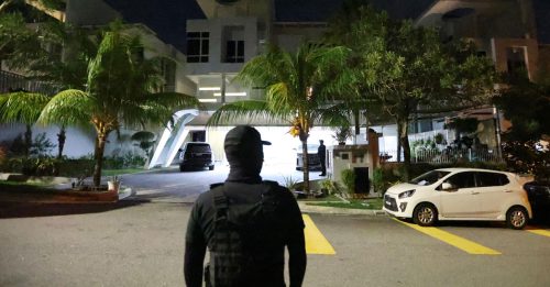 反贪会“战术小组”再立功！荷枪实弹 突击“拿督”豪宅