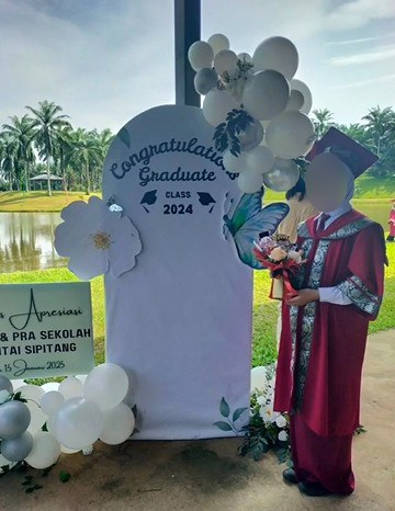 扎拉生前多才多艺，踊跃参加各种课外活动。