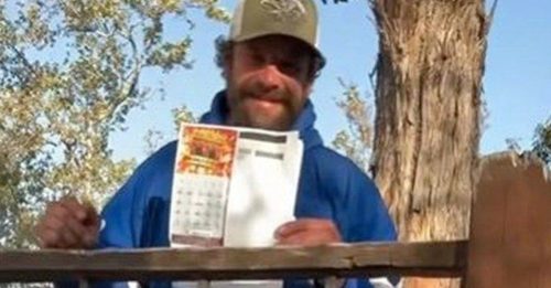 一张彩券改变人生 流浪汉刮中424万大奖