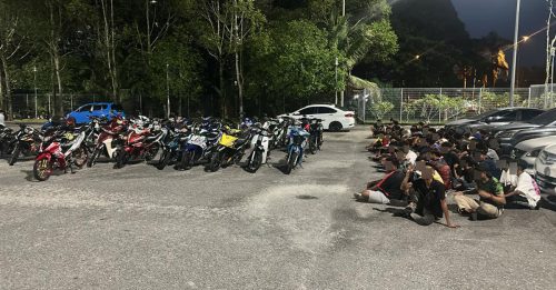 警取缔“道路流氓” 查41摩哆发118罚单