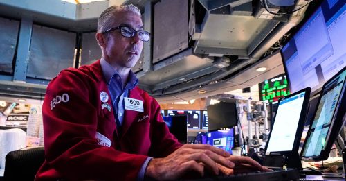 美财长挺鲍威尔 标普指数创新高