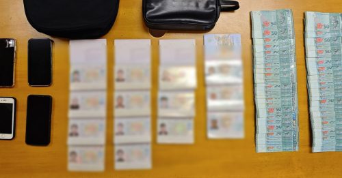 关卡柜台官员 伪造出入境记录 外国护照藏天花板