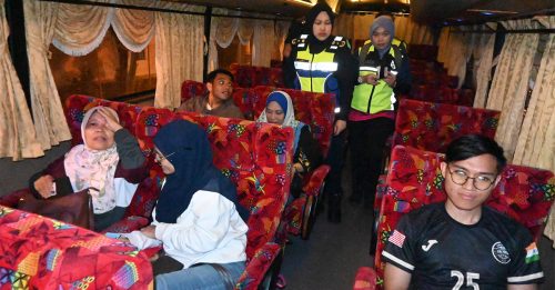 “不习惯”、“忘记” 仍有乘客坐长巴没系安全带