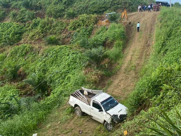 消拯员展开救援行动。
