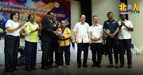 21岁起接触跆拳道 61岁女 成比赛 最年长参赛者