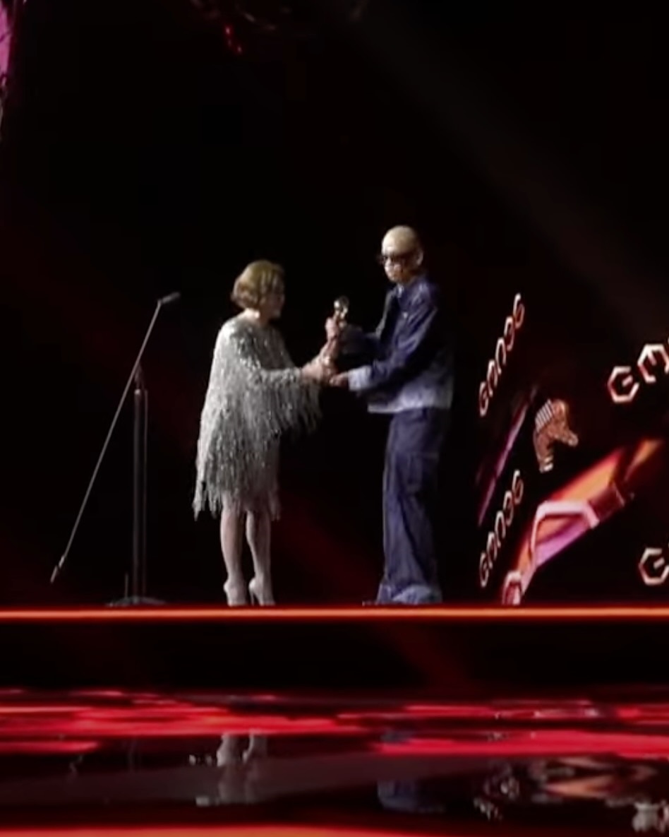 张清芳催“走快一点”挨轰 新科歌王还原现场情况