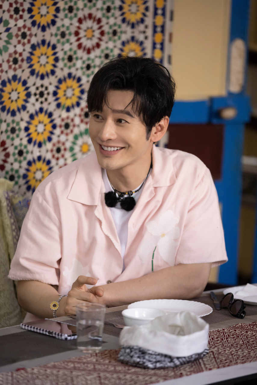 黄晓明见同行遭窃 掏出全数现金救急