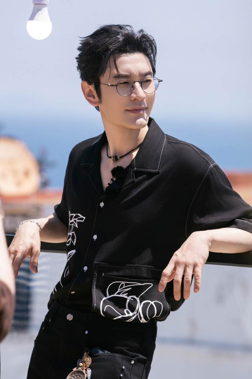 黄晓明见同行遭窃 掏出全数现金救急