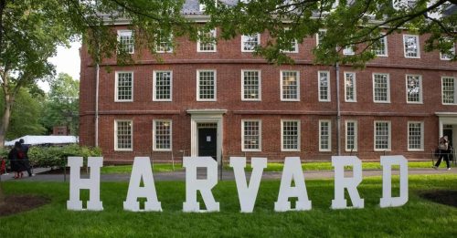 特朗普政府加大施压 要求哈佛提供外国学生信息