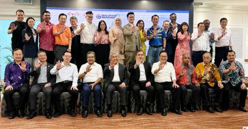 逾30火箭YB与扎希交流 李存孝：罕见 甚至有些超现实